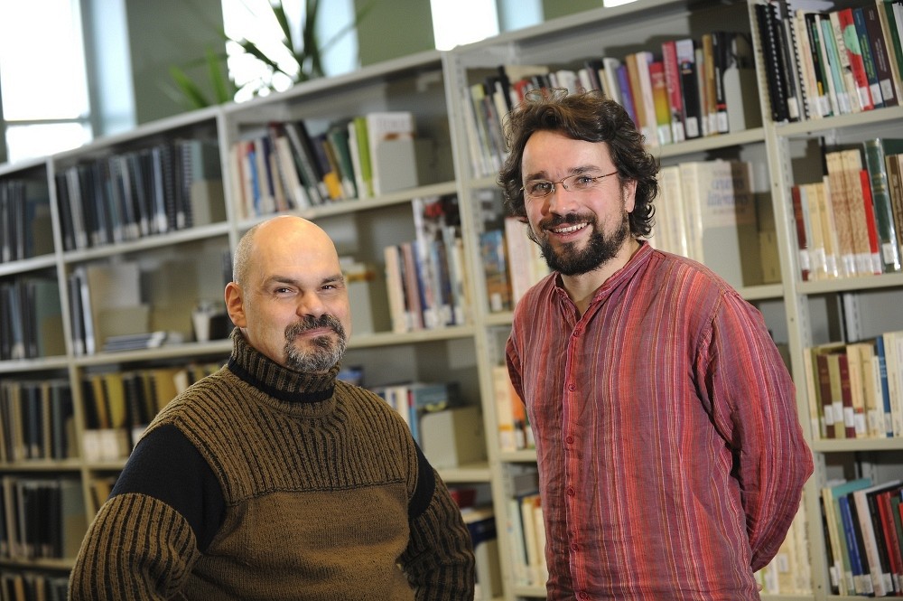 L&eacute;on Robichaud et Jean-Pierre Le&nbsp;Glaunec, professeurs au D&eacute;partement d'histoire de la Facult&eacute; des lettres et sciences humaines