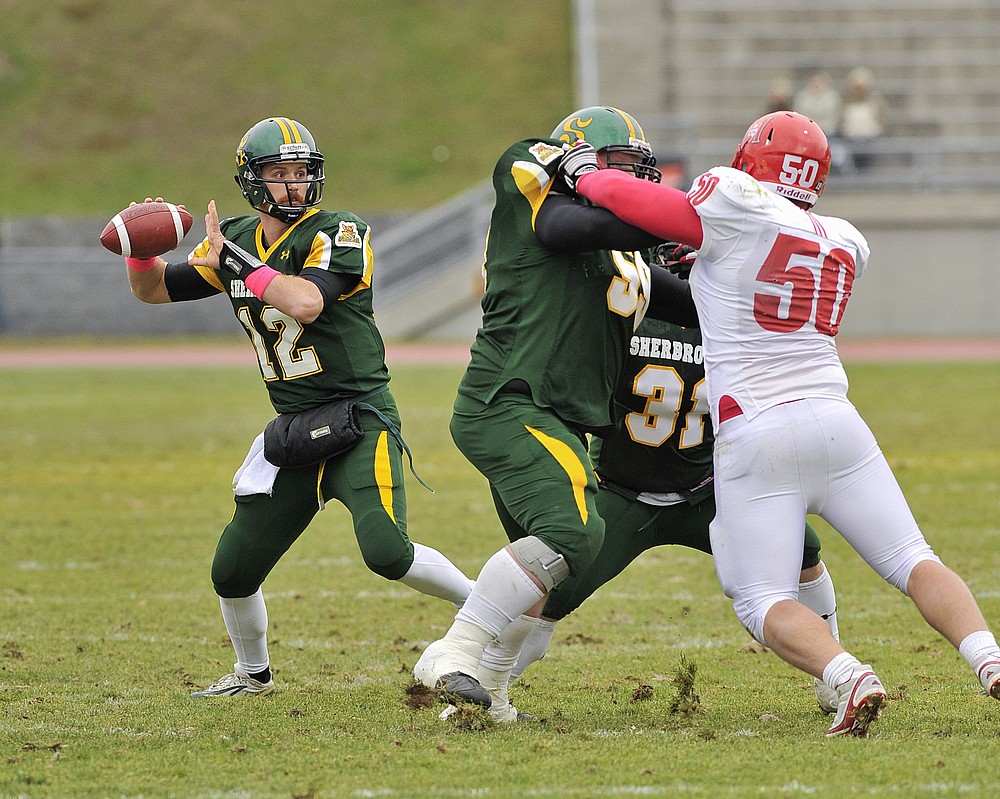 Jean-Philippe Shoiry est devenu le deuxi&egrave;me plus prolifique quart-arri&egrave;re de la LFUQ en portant son total de passes compl&eacute;t&eacute;es &agrave; 620.