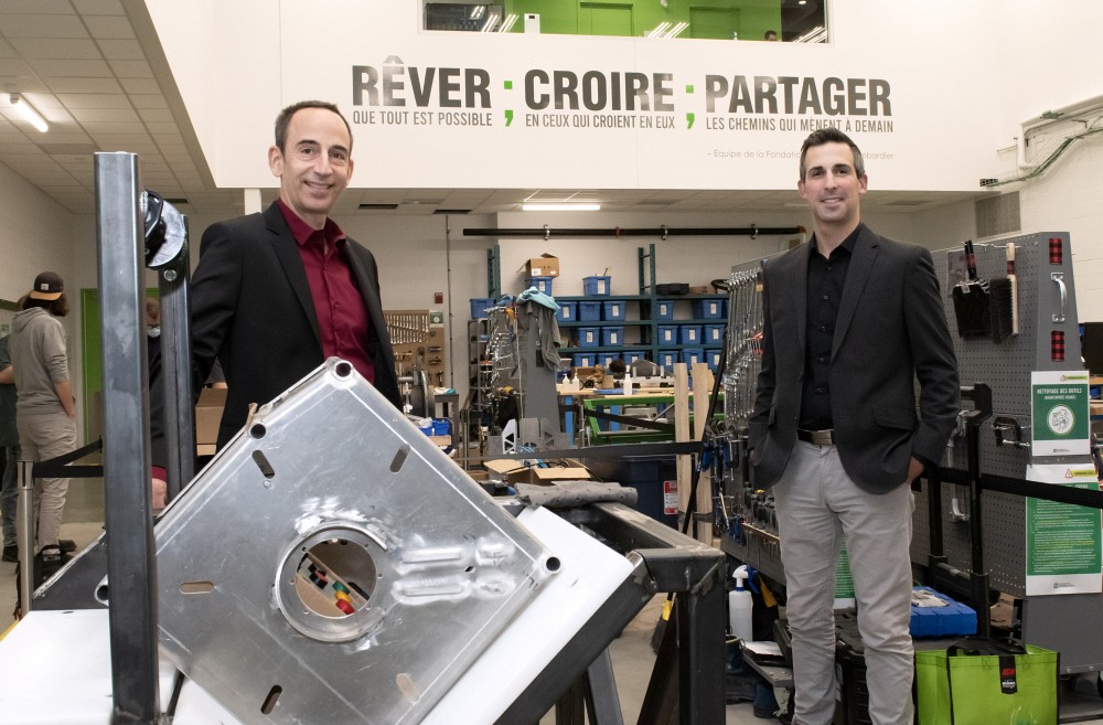Jean Proulx, doyen de la Facult&eacute; de g&eacute;nie accompagn&eacute; de son gestionnaire en philanthropie, Alexandre Goulet.