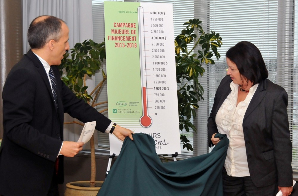 Dr Pierre Cossette, doyen de la FMSS et Mme Patricia Gauthier, directrice g&eacute;n&eacute;rale du CHUS d&eacute;voilent les objectifs de la campagne interne D'avenirs et de passions pour la sant&eacute;.