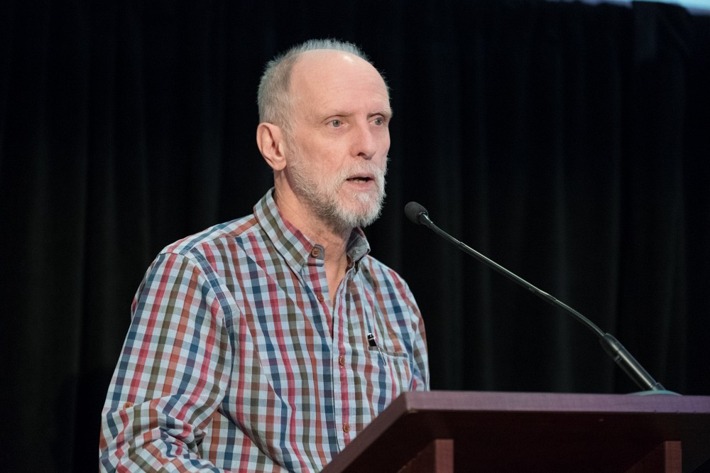 Le professeur Jean Goulet, vice-recteur aux ressources humaines et vice-recteur aux relations internationales, a lanc&eacute; la discussion en rappelant comment l'Universit&eacute; avait acquis les terrains du campus principal au milieu des ann&eacute;es 1950.