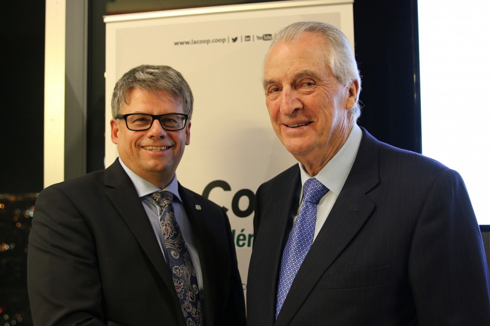 Ga&eacute;tan Desroches, r&eacute;cipiendaire du Prix Laurent Beaudoin en compagnie de Laurent Beaudoin.