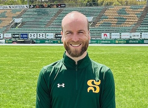 Dany Racine devient l'entra&icirc;neur-chef de l'&eacute;quipe masculine de cross-country du Vert & Or