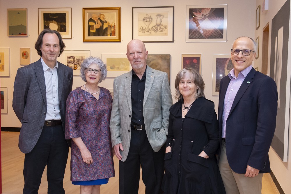 Le professeur S&eacute;bastien Lebel-Grenier, doyen au moment o&ugrave; la Facult&eacute; de droit a nomm&eacute; Luc LaRochelle ambassadeur facultaire en 2013; Jocelyne Faucher, vice-rectrice &agrave; la vie &eacute;tudiante et secr&eacute;taire g&eacute;n&eacute;rale; Luc LaRochelle; Suzanne Press&eacute;, coordonnatrice par int&eacute;rim des expositions &agrave; la galerie d'art Antoine-Sirois; et Pierre Cossette, recteur.