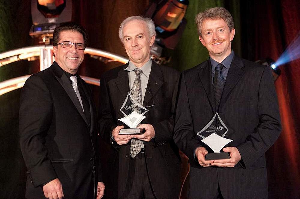 Jean-Louis Legault, de l'ADRIQ, Roger Lecompte et G. Cadorette, de Gamma Medica.