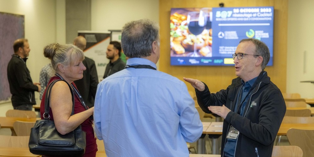La communaut&eacute; d'affaires de Sherbrooke et la communaut&eacute; scientifique de l'Institut de recherche sur le cancer de l'Universit&eacute; de Sherbrooke (IRCUS) ont pu &eacute;changer &agrave; l'occasion de cette&nbsp;activit&eacute; de r&eacute;seautage.