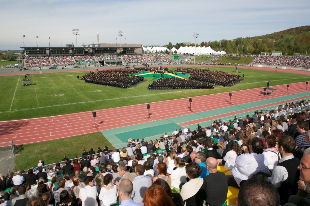 La collation des grades 2014 se d&eacute;roulera &agrave; l'ext&eacute;rieur.