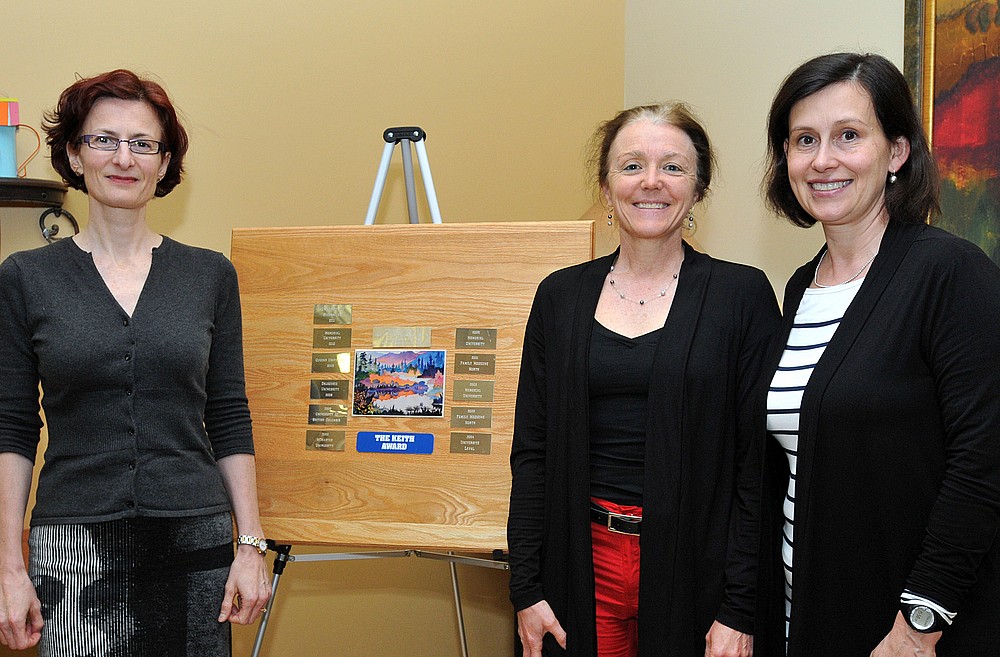Marie Giroux, directrice du D&eacute;partement de m&eacute;decine de famille, Marie-Claude Beaulieu, directrice adjointe du programme de r&eacute;sidence en m&eacute;decine de famille et responsable des stages, et Luce P&eacute;lissier-Simard, directrice du programme.