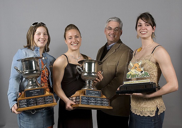 Annie Larose, Josée Bélanger, Jean-Pierre Brunelle, doyen de la FEPS, et Pascale Deslile