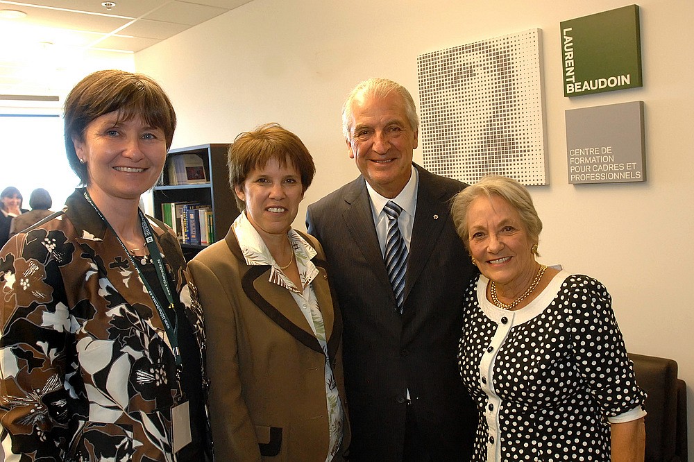 Francine Turmel, doyenne de la Facult&eacute; d&rsquo;administration, la rectrice Luce Samoisette, Laurent Beaudoin et son &eacute;pouse Claire Beaudoin.