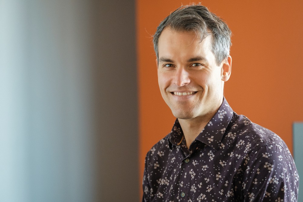 En cette Journ&eacute;e internationale contre l'homophobie et la transphobie, le premier r&eacute;cipiendaire de la M&eacute;daille Sami-Aoun, Pierre McCann, versera la bourse accompagnant la m&eacute;daille dans le Fonds pour la diversit&eacute;. Ce Fonds &agrave; pour but de soutenir financi&egrave;rement des membres de la communaut&eacute; &eacute;tudiante s&rsquo;identifiant &agrave; des groupes minoritaires.