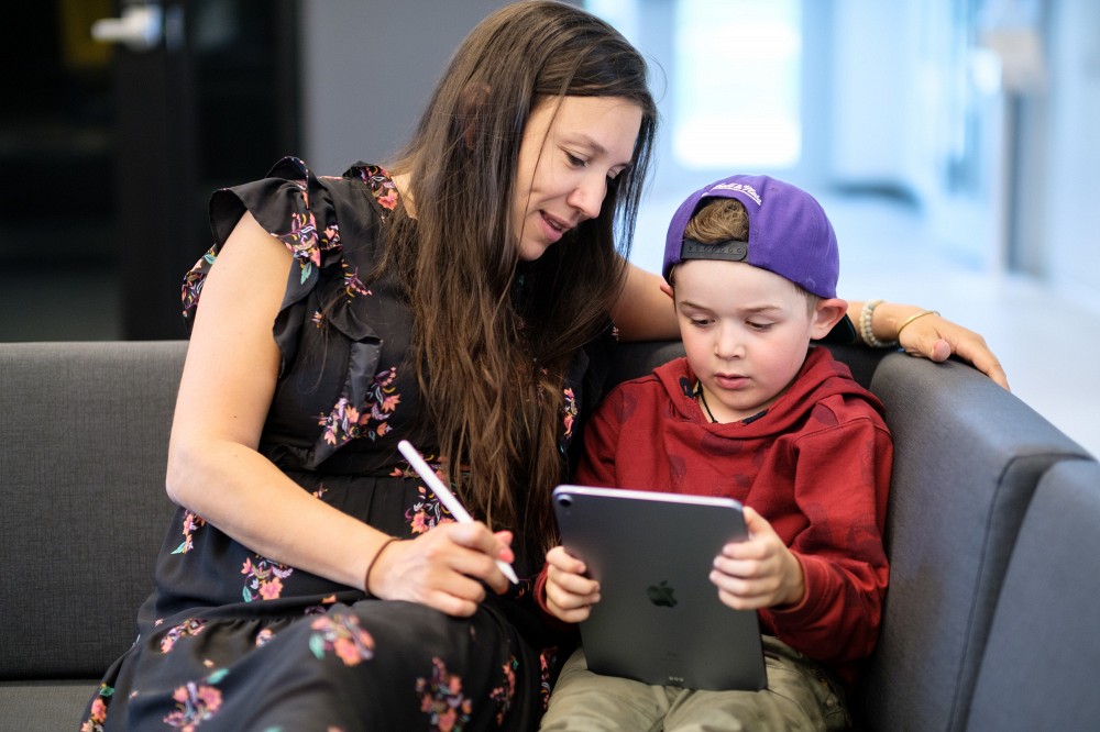 Les m&eacute;dias num&eacute;riques ont des impacts n&eacute;gatifs, mais &eacute;galement positifs sur le d&eacute;veloppement des enfants.