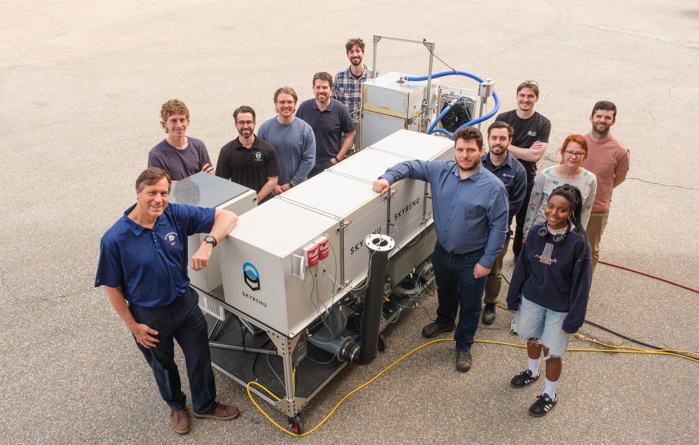 &Agrave; gauche : Martin Brouillette, Guillaume Gendron, Alexandre Camir&eacute;, Marc-Antoine Lacroix, Hugo Fortier-Topping, Thierry Hotte-B&eacute;langer. &Agrave; droite, rang&eacute;e de gauche: Gabriel V&eacute;zina, Alex Marcil, Guillaume Dostie. &Agrave; droite, rang&eacute;e de droite : Philom&egrave;ne Marcotte, Jessica Jacques, Cl&eacute;ment Ouellet-L&eacute;veill&eacute;.