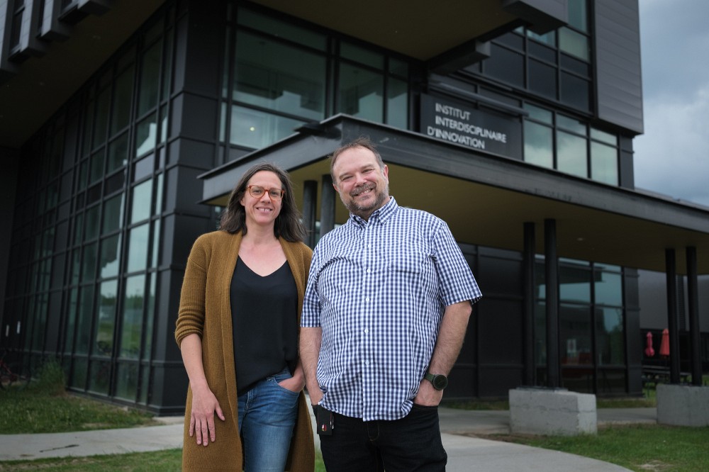 La professeure Marie-Luc Arpin de l'&Eacute;cole de gestion et le professeur Serge Ecoffey du 3IT/LN2 et de la Facult&eacute; de g&eacute;nie.
