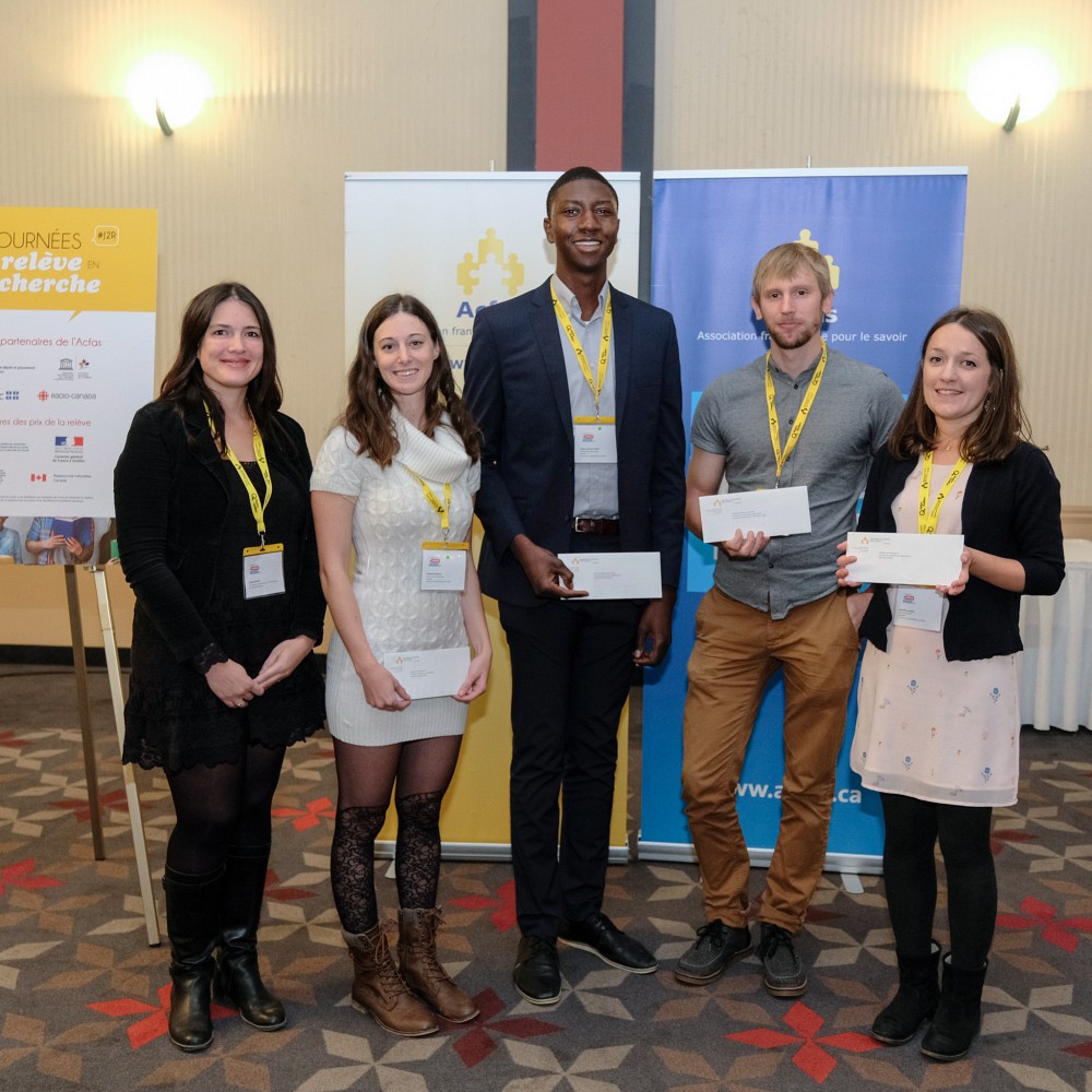 Quelques gagnants des prix de la rel&egrave;ve, dont Sekou-Oumar Kaba au milieu et Yoanna Poisson &agrave; sa droite