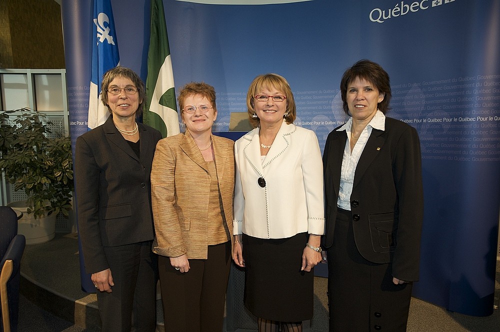 H&eacute;l&egrave;ne Payette, directrice du Centre de recherche sur le vieillissement, Marie Beaulieu, Marguerite Blais et la rectrice Luce Samoisette.