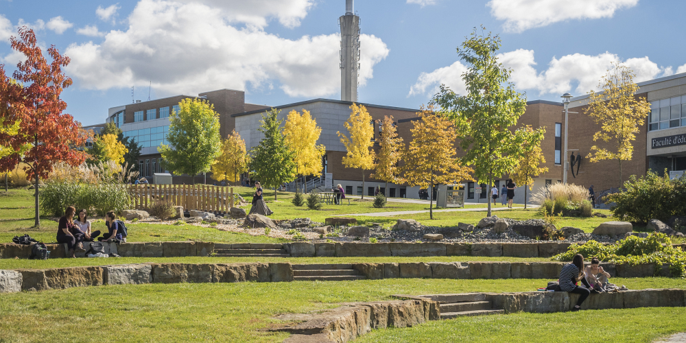 Ce nouveau cours en &eacute;tudes autochtones, offert &agrave; l'&eacute;t&eacute; 2023 sur le Campus principal de l'Universit&eacute; de Sherbrooke, met en &oelig;uvre une d&eacute;marche d&rsquo;enseignement par apprentissage s&rsquo;appuyant sur les principes de p&eacute;dagogie autochtone.