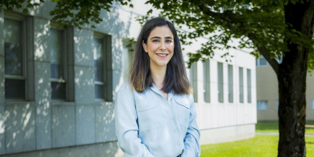 Nika Kooshki Zamani, &eacute;tudiante au doctorat en microbiologie et infectiologie.