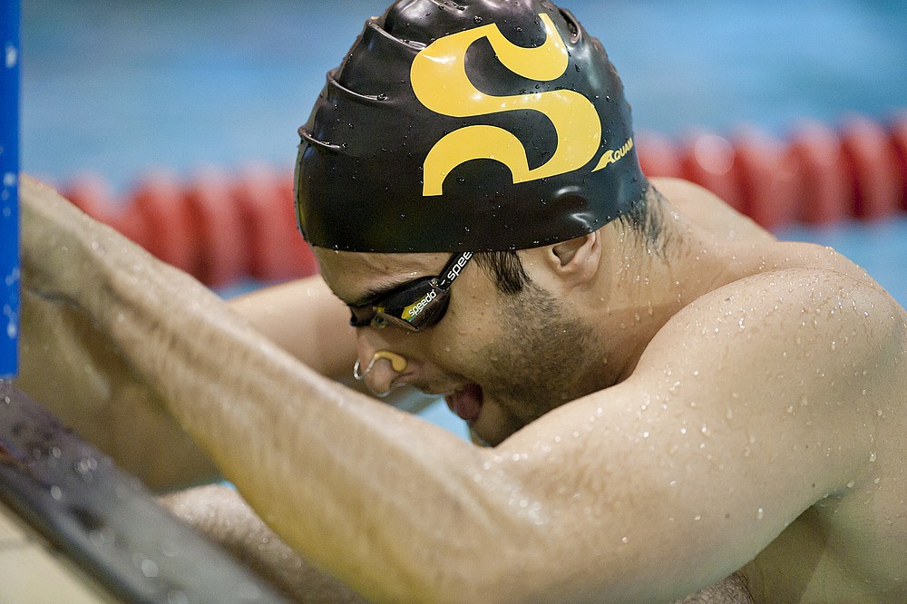 Le v&eacute;t&eacute;ran Mark Maizonnasse a connu une journ&eacute;e faste, samedi au championnat de natation du R&eacute;seau du sport &eacute;tudiant du Qu&eacute;bec.