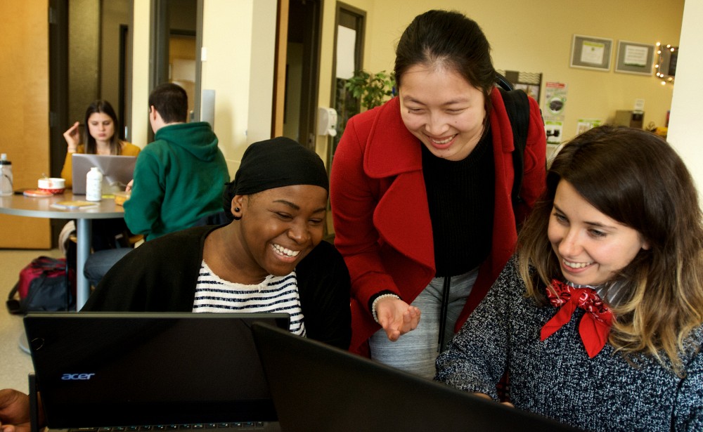 L&rsquo;UdeS offre un milieu inclusif et &eacute;quitable qui constitue un terrain fertile pour une recherche et un enseignement de qualit&eacute;.