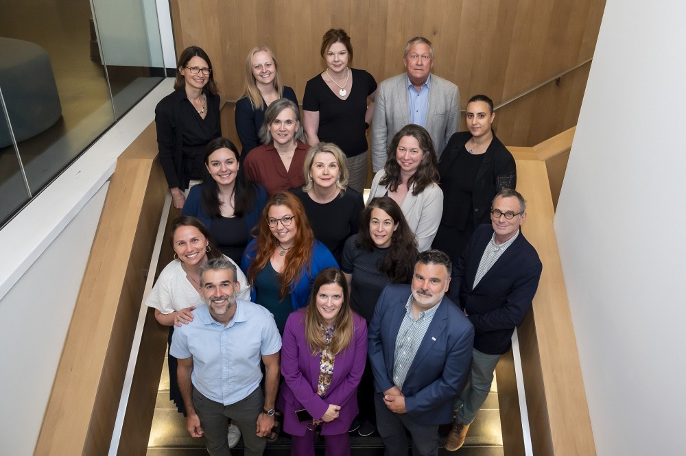 Chercheuses et chercheurs de l'Observatoire sur les droits de l'enfant accompagn&eacute;s de collaborateurs et collaboratrices facultaires.