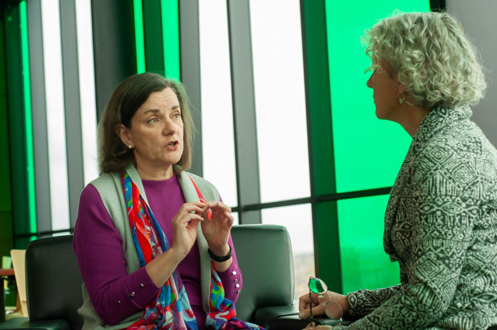 La professeure&nbsp;Marie-Jos&eacute; Durand et la professeure&nbsp;Chantal Sylvain, vice-doyenne &agrave; la r&eacute;adaptation