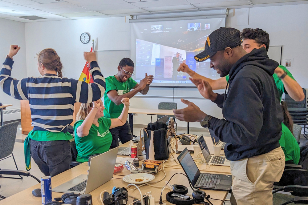 L'&eacute;quipe &eacute;tudiante de Groupe de recherche sur l'eau de l'UdeS (GREAUS) lors de sa qualification &agrave; la finale du hackathon Water4Future