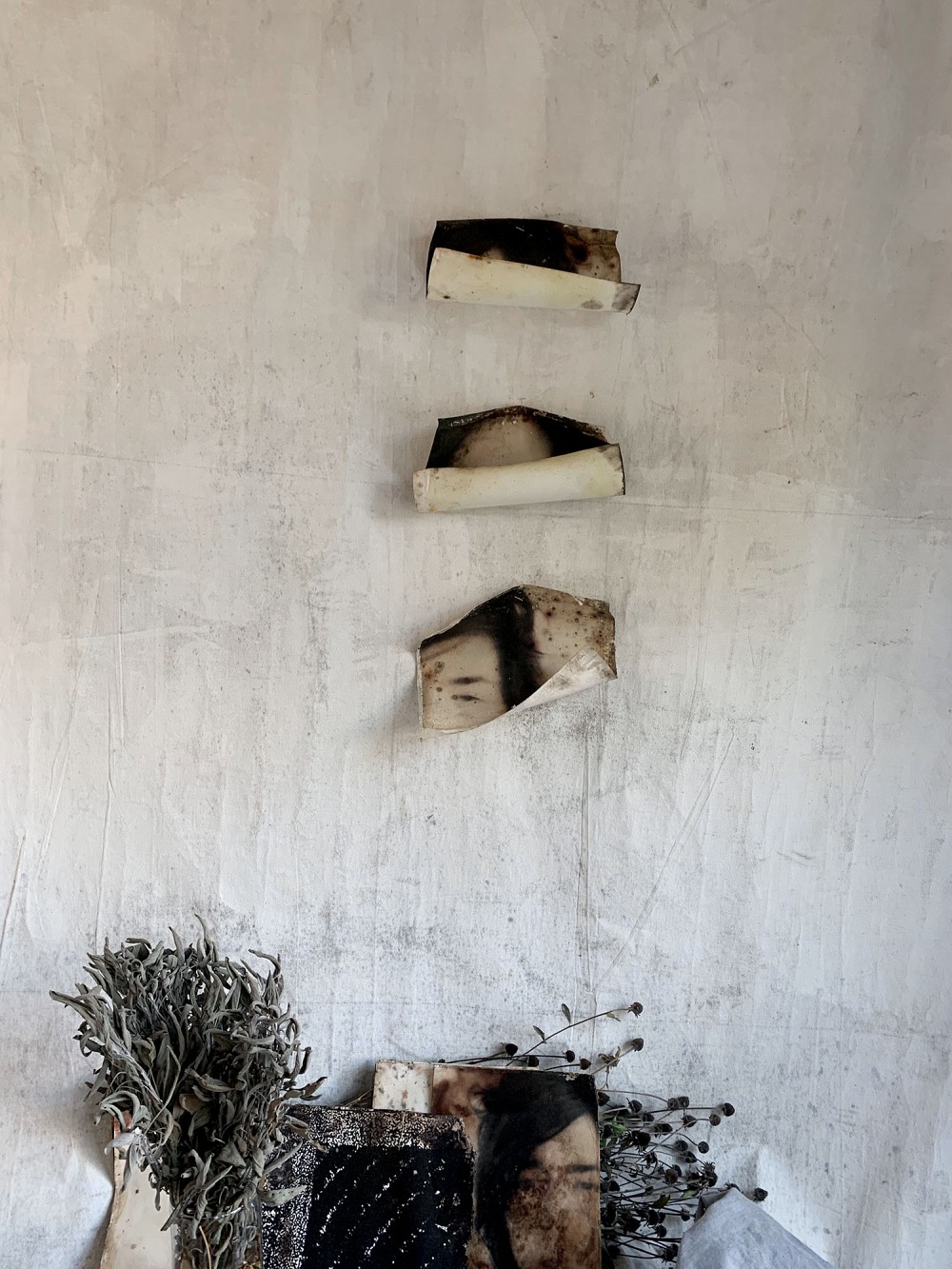 Sara A.Tremblay, Tout t'emp&ecirc;che et autoportraits de la s&eacute;rie L'&eacute;veil (2006), 28 octobre 2021.