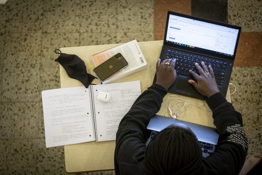 Photo prise avant l'entr&eacute;e en vigueur de la mesure recommandant le port du masque d'intervention (de proc&eacute;dure)