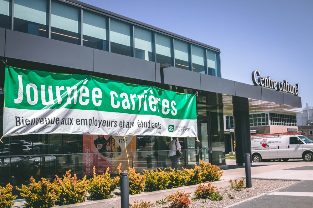 En moins de 48 heures, toutes les places disponibles pour la Journ&eacute;e carri&egrave;res en g&eacute;nie et informatique 2018 se sont envol&eacute;es. Devant cette situation, le SSP a donc d&eacute;cid&eacute; de tenir l&rsquo;&eacute;v&eacute;nement sur deux jours, une premi&egrave;re.