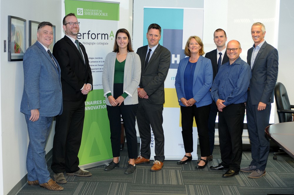 Richard Laroche, directeur principal des &eacute;tudes professionnelles et techniques et des affaires &eacute;tudiantes, Francis Gauvin, conseiller strat&eacute;gique, Anne R&eacute;millard, conseill&egrave;re p&eacute;dagogique, Francis Archambault, coordonnateur de la formation professionnelle, Sylvie Lamarche, coordonnatrice de la formation technique, Martin Vachon, conseiller p&eacute;dagogique et r&eacute;pondant local Performa, Patrick Vanasse, conseiller p&eacute;dagogique en provenance des coll&egrave;ges Performa, Jules B&eacute;langer, directeur de Performa.