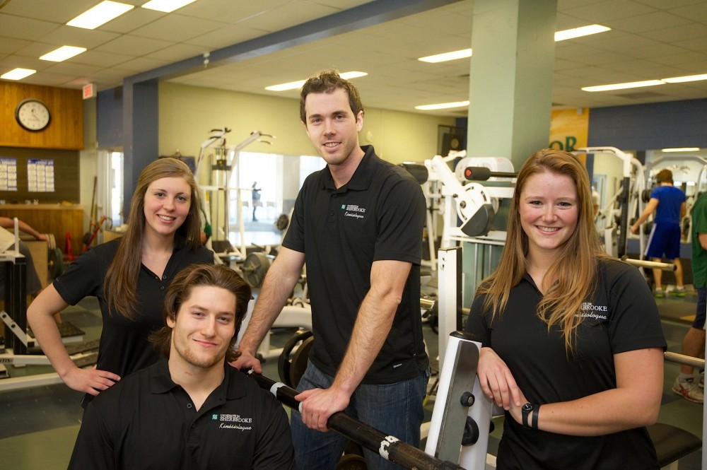 Val&eacute;rie Caill&eacute;, Alexandre Aub&eacute;, Julien Laflamme et Marie-Audr&eacute;e Murphy Desjardins sont quatre des membres du groupe derri&egrave;re le projet Kinbook.