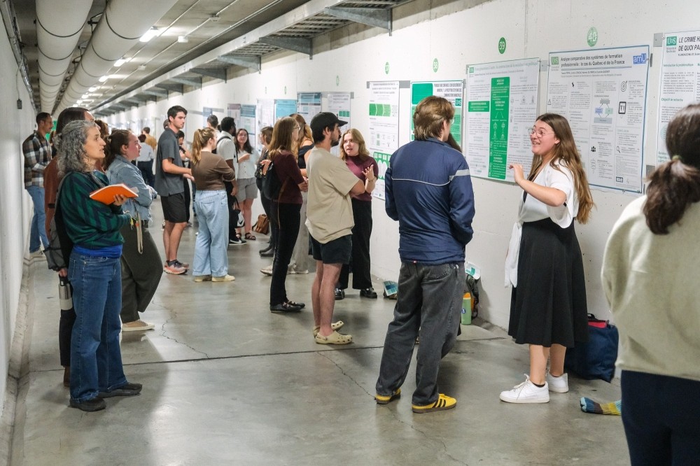 &Agrave; travers des affiches scientifiques et des pr&eacute;sentations orales devant public et jury, les &eacute;tudiantes et &eacute;tudiants ont offert un aper&ccedil;u captivant des r&eacute;sultats de leur travail de recherche men&eacute; cet &eacute;t&eacute;.