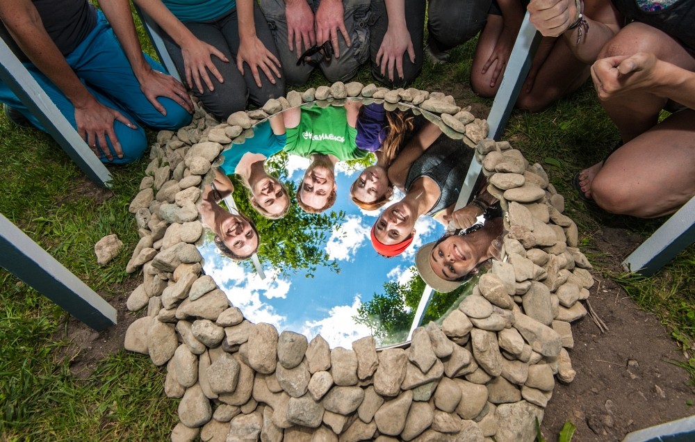 &laquo;Tourner sur soi-m&ecirc;me, le temps que le temps s&rsquo;arr&ecirc;te...&raquo;