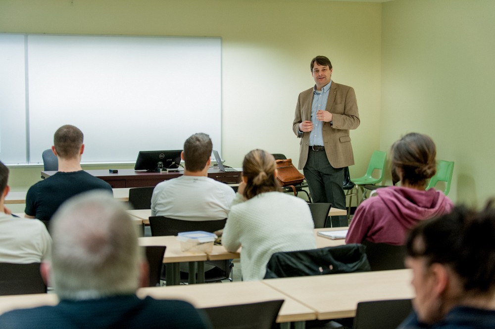 Conf&eacute;rence de Richard Ar&egrave;s intitul&eacute;e&nbsp;Recherches et innovations en &eacute;nergie solaire&nbsp;: &agrave; l&rsquo;aube du premier parc photovolta&iuml;que &agrave; l&rsquo;&eacute;chelle r&eacute;elle