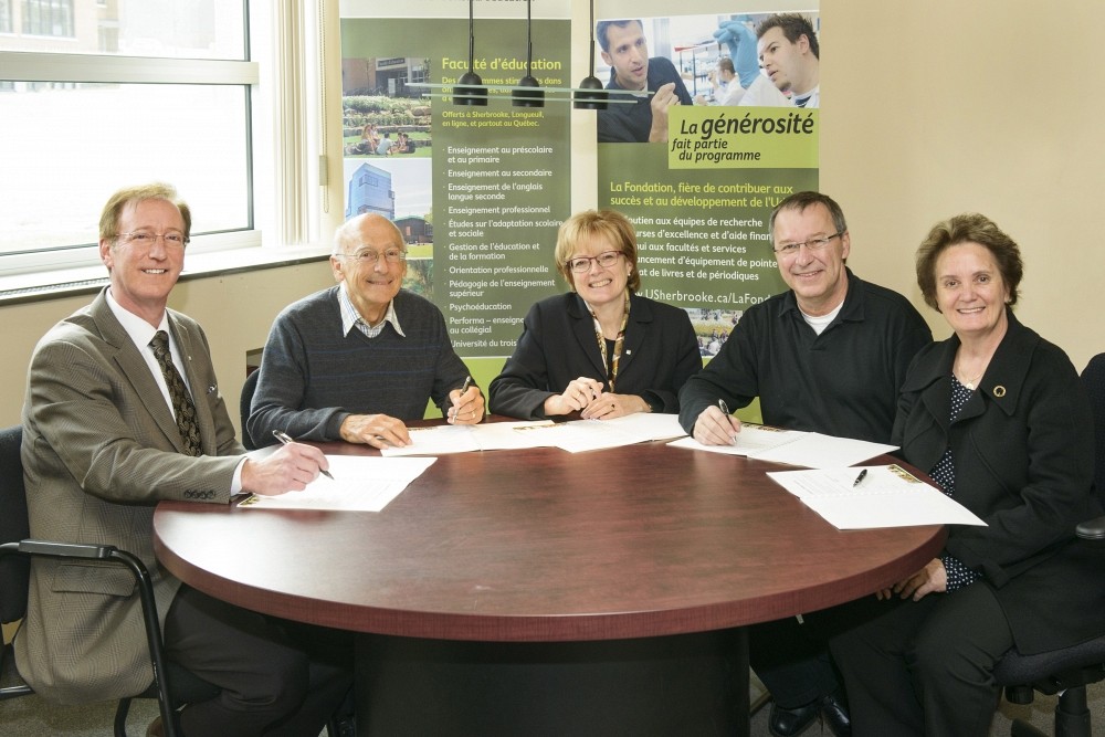 Fran&ccedil;ois Dub&eacute;, directeur g&eacute;n&eacute;ral de La Fondation de l&rsquo;UdeS et les quatre doyennes et doyens donateurs&nbsp;: Denis Marceau, Colette Deaudelin, Mario Laforest et C&eacute;line Garant