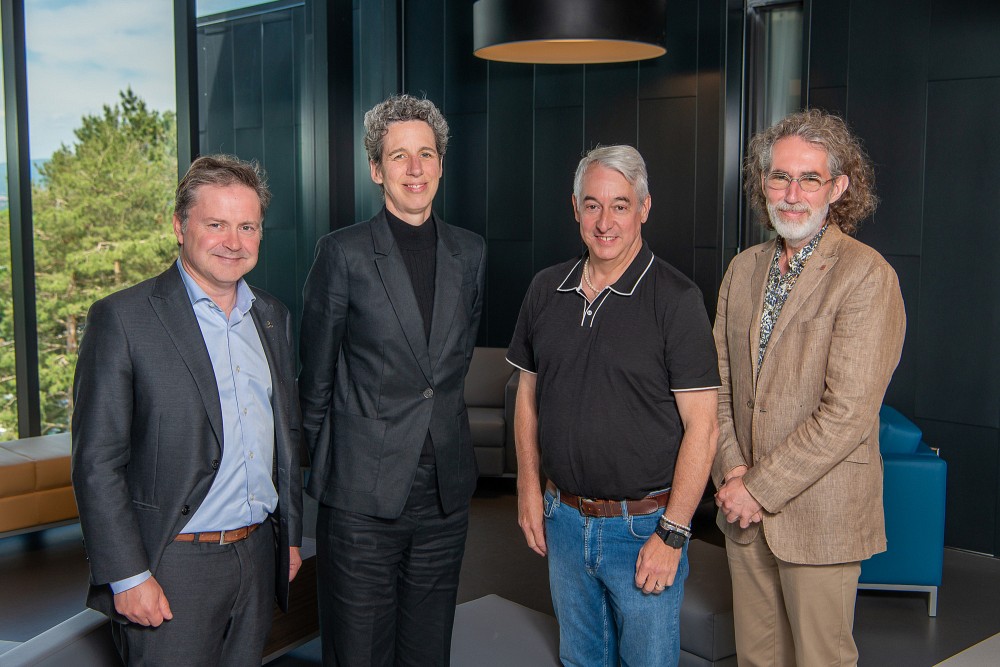 De gauche &agrave; droite : Patrick Cossette, doyen de la Facult&eacute; de m&eacute;decine de l&rsquo;Universit&eacute; de Montr&eacute;al,&nbsp;Lesley Fellows, doyenne de la Facult&eacute; de m&eacute;decine et des sciences de la sant&eacute; de l&rsquo;Universit&eacute; McGill,&nbsp;Dominique Dorion, doyen de la Facult&eacute; de m&eacute;decine et des sciences de la sant&eacute; de l&rsquo;Universit&eacute; de Sherbrooke et&nbsp;Julien Poitras, doyen de la Facult&eacute; de m&eacute;decine de l&rsquo;Universit&eacute; Laval et pr&eacute;sident de la Conf&eacute;rence des doyens des facult&eacute;s de m&eacute;decine du Qu&eacute;bec (CDFM) 