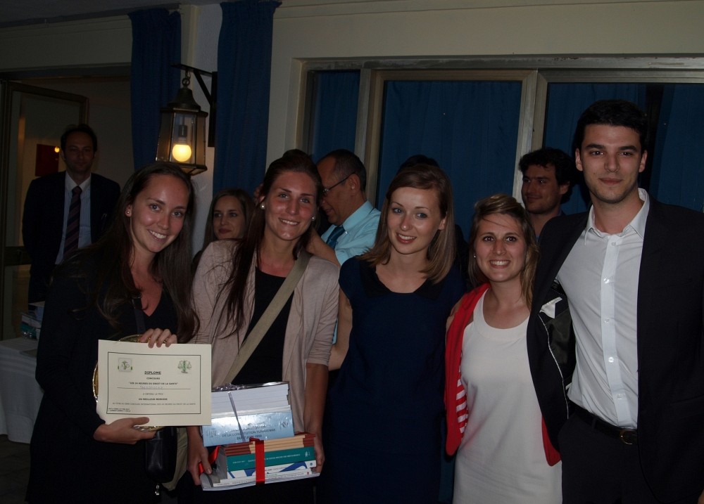 Catherine Pariseault et Karine Th&eacute;riault, accompagn&eacute;es des trois &eacute;tudiants de Montpellier qui compl&eacute;taient leur &eacute;quipe&nbsp;: Alissa Meunier, Lucie Delorme et Adrien Nieto.