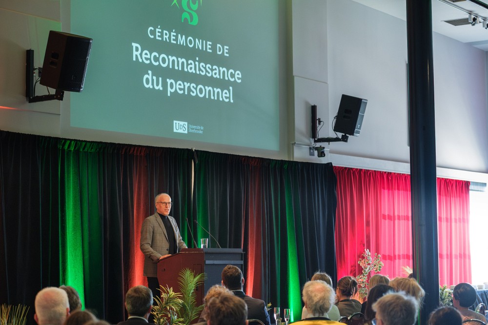 Chaque ann&eacute;e, l'UdeS se rassemble pour souligner le passage &agrave; la retraite et les 25 ans de carri&egrave;re de membres de sa grande famille.