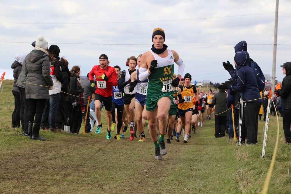 Thomas Windisch lors du 10 km masculin des r&eacute;cents Championnats U Sports de cross-country. 