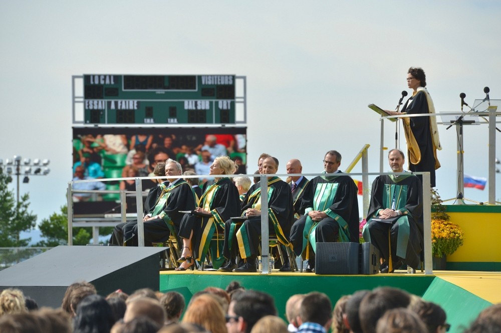 Le doctorat honoris causa reconna&icirc;t l'apport exceptionnel d'une personne au d&eacute;veloppement des connaissances.
