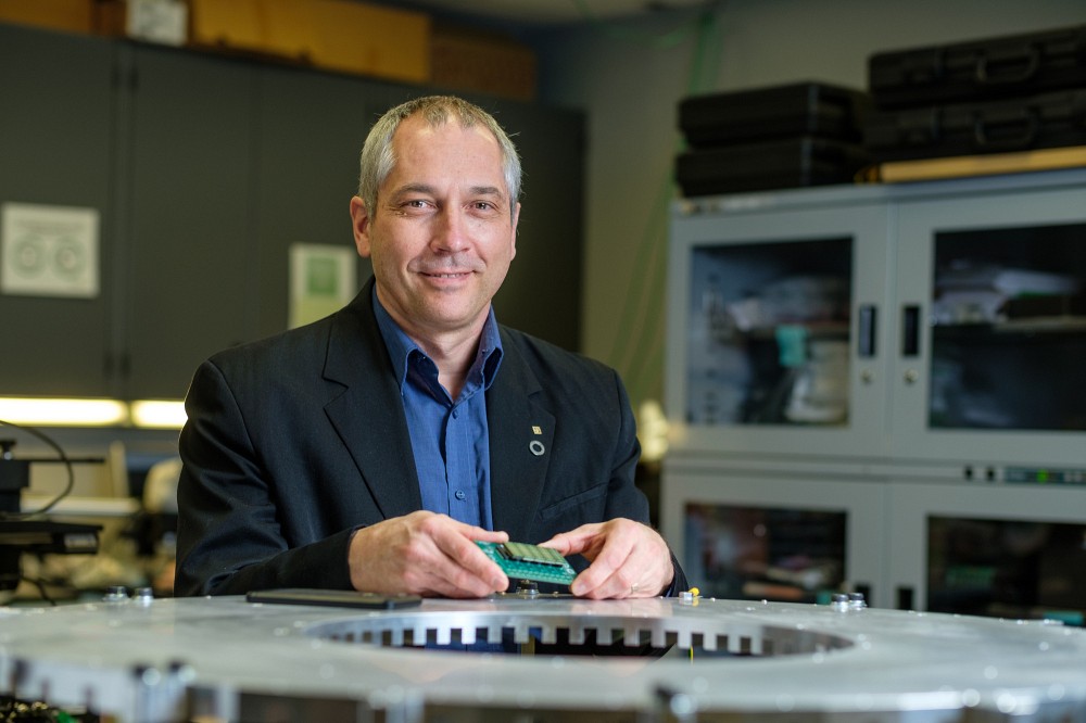 Le professeur R&eacute;jean Fontaine dirigera le projet&nbsp;&laquo;&nbsp;R&eacute;seau d&rsquo;intelligence num&eacute;rique distribu&eacute;e : d&eacute;veloppement de microsyst&egrave;mes disruptifs et &agrave; faible co&ucirc;t pour le traitement des donn&eacute;es en p&eacute;riph&eacute;rie&nbsp;&raquo;.