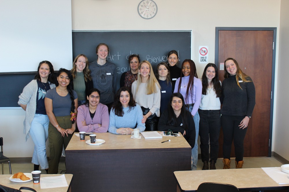 Les participantes &agrave; l'atelier sur le r&eacute;seautage du 22 novembre 2022, en compagnie de Pre Nancy Dumais et des conf&eacute;renci&egrave;res Lina Donnard et Ihsen Ben Salah.