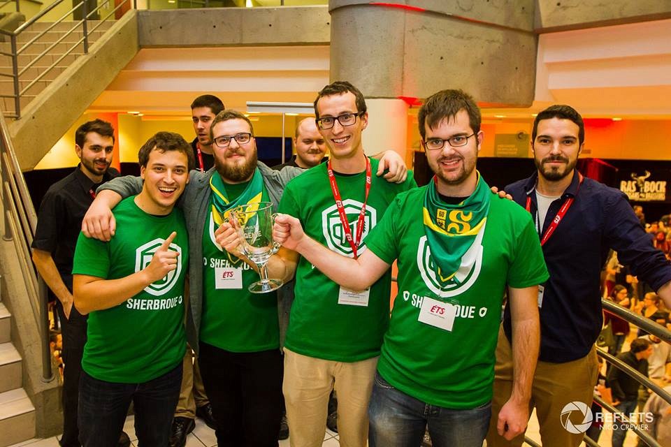 Sherbroue, club &eacute;tudiant de la Facult&eacute; de g&eacute;nie de l'UdeS, c&eacute;l&egrave;bre sa victoire lors de cette premi&egrave;re comp&eacute;tition universitaire.