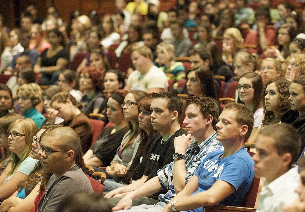 Plus de 300&nbsp;nouveaux &eacute;tudiants et &eacute;tudiantes &eacute;taient r&eacute;unis &agrave; la salle Maurice-O&rsquo;Bready lors de la journ&eacute;e d&rsquo;accueil de la Facult&eacute; de droit.
