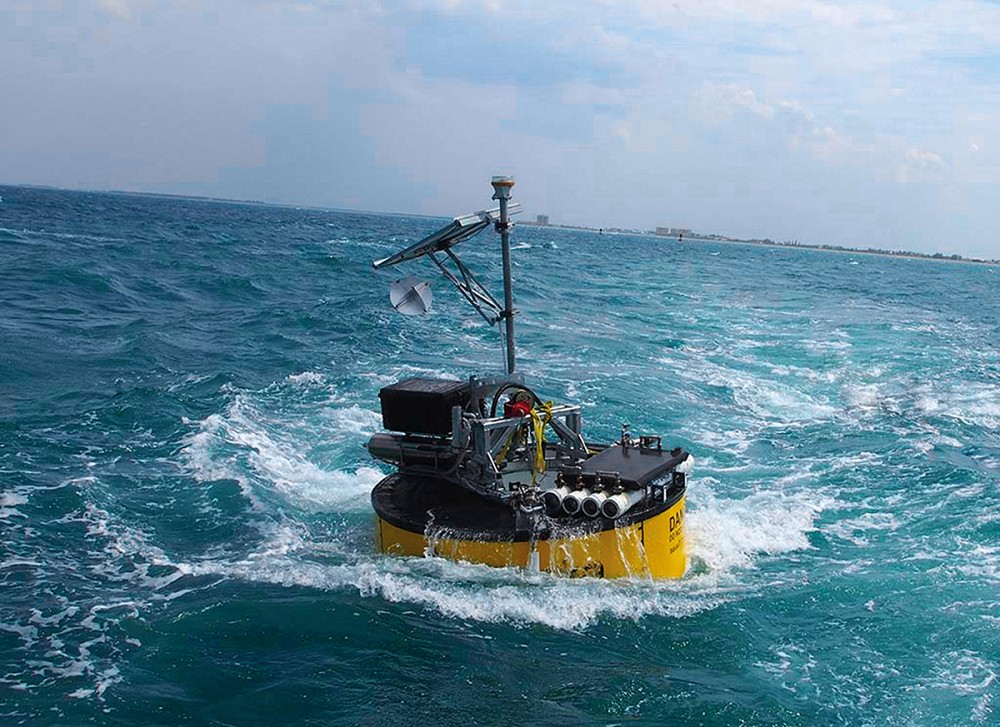 La bou&eacute;e d&eacute;velopp&eacute;e par l'&eacute;quipe Oneka Technologies est un syst&egrave;me tout-en-un, repr&eacute;sentant une solution &eacute;coresponsable afin de r&eacute;colter de l'eau potable &agrave; partir de l'eau de la mer.