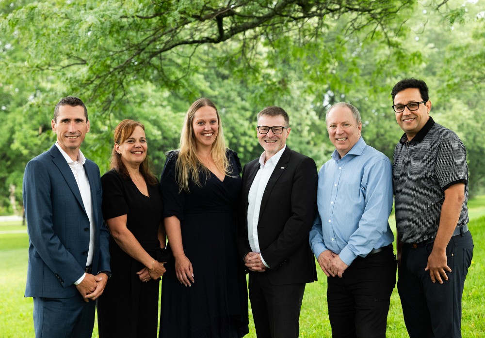 L'&eacute;quipe de direction de la Facult&eacute; des sciences, de gauche &agrave; droite :&nbsp;M. Hugues&nbsp;Grand&rsquo;Maison, Pre&nbsp;Nancy Dumais, Mme V&eacute;ronique Morin, le doyen Pr Armand Soldera, Pr Denis Morris et Pr&nbsp;Kamal Bouarab