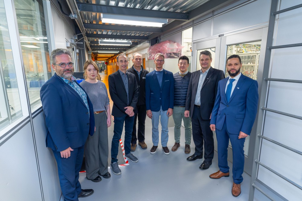 Le Pr Vincent Aimez; Mme Laurie Mouchel; le Pr Jean Proulx; le Pr Paul Charette; M. Kristof Dessein, Umicore; M. Jinyoun Cho, Umicore; le Pr Richard Ar&egrave;s et le Pr Abderraouf Boucherif