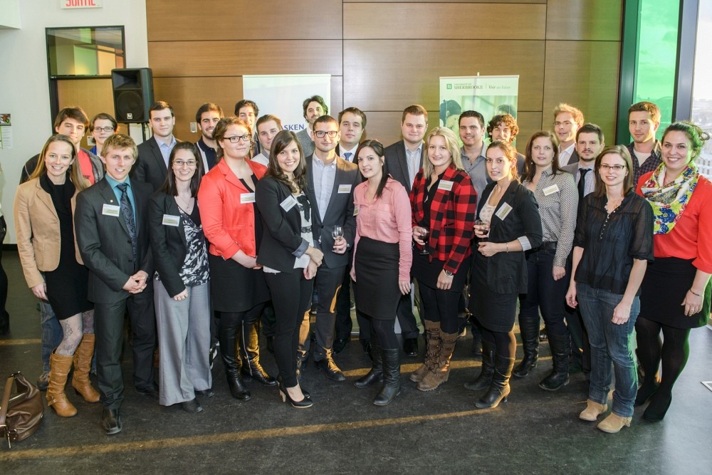Plusieurs dipl&ocirc;m&eacute;s ont particip&eacute; &agrave; ce premier cocktail-retrouvailles.