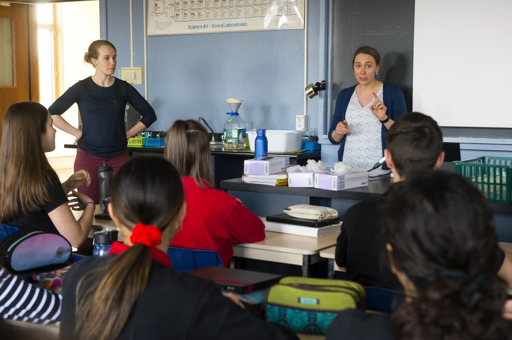 St&eacute;phanie Th&eacute;riault, ing&eacute;nieure et conseill&egrave;re en d&eacute;veloppement professionnel &agrave; l'Universit&eacute; de Sherbrooke, a offert un atelier sur la profession d'ing&eacute;nieure au S&eacute;minaire de Sherbrooke en compagnie de&nbsp;Catherine V&eacute;ronneau, &eacute;tudiante au doctorat en robotique et ing&eacute;nieure chez Exonetik.